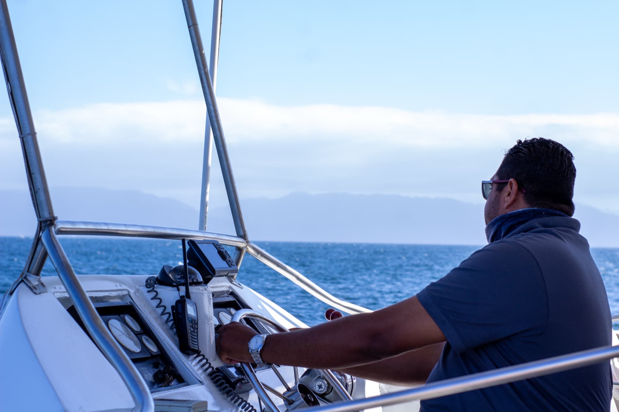 Saliendo de puerto rumbo a la bahía.